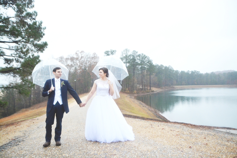 legacy-lookout-foxhall-resort-rainy-day-wedding-six-hearts-photography040